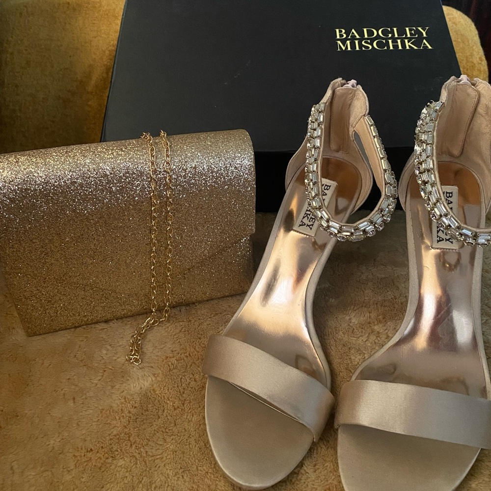 High Heel Open Toe Stiletto
Rhinestone Embellishments 
Absolutely Gorgeous